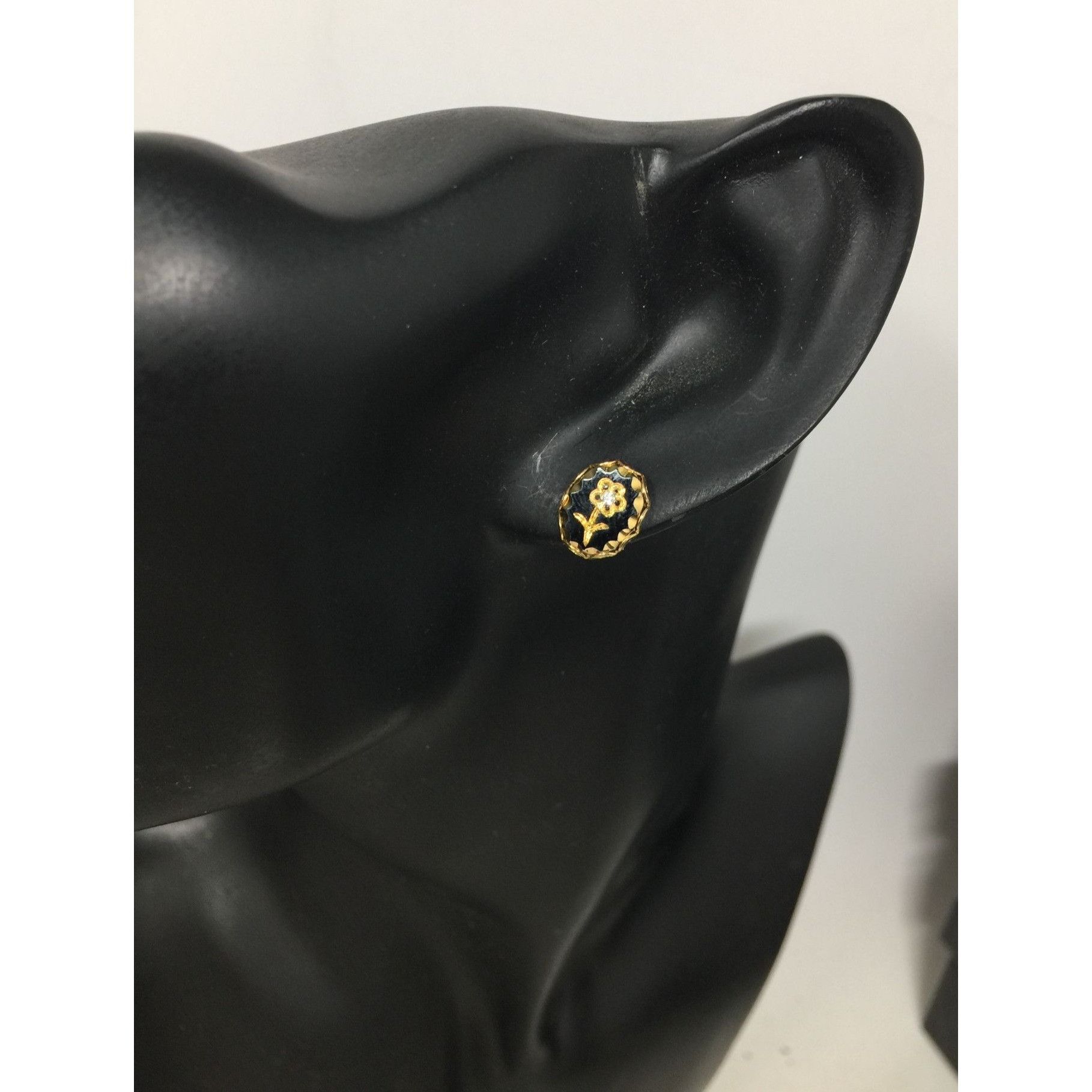 Other Women's Small Black and Gold tone Stud Earrings with Flowers Size ONE SIZE - 5 Thumbnail