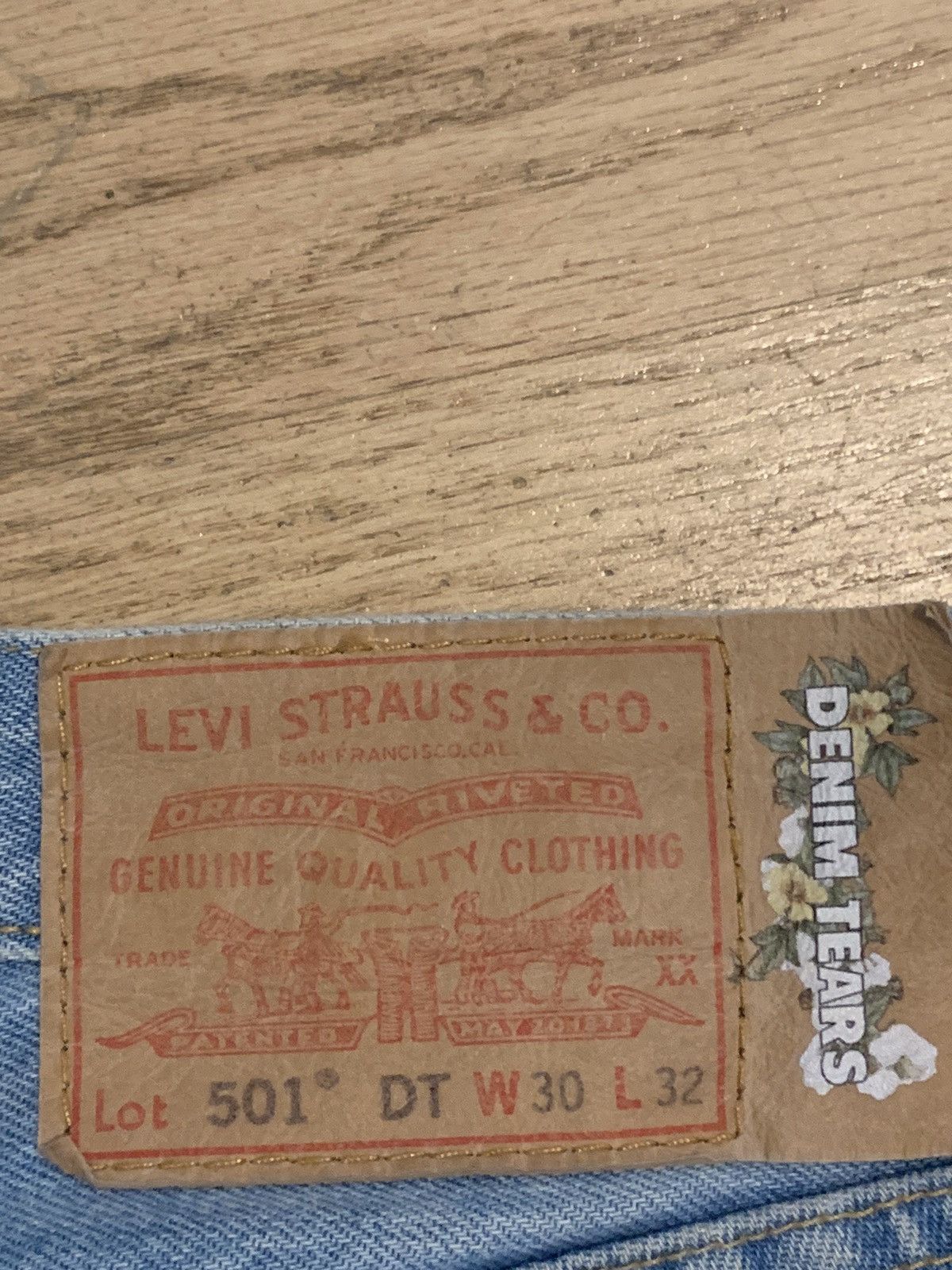 DENIM TEARS × Levi's Denim Tears Vintage Indigo Mono Wreath Jeans Size US 30 / EU 46 - 2 Thumbnail