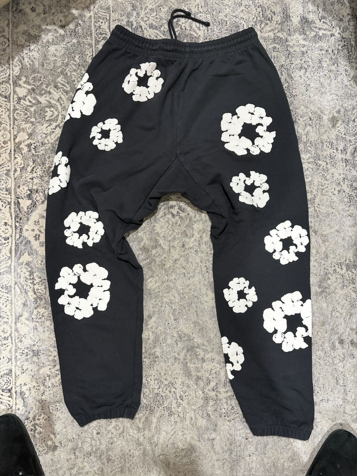 DENIM TEARS Denim Tears The Cotton Wreath Sweatpants - Black Size US 34 / EU 50 - 2 Thumbnail