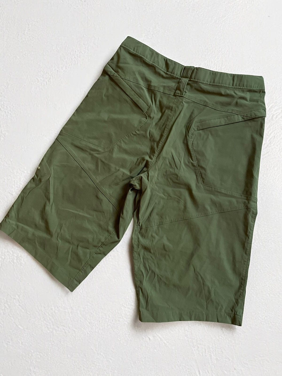 Nike ACG × Vintage OFFER!🫵🏻 NIKE ACG BIG LOGO CARGO POCKE SHORTS BERMUDA VINTAGE Size US 34 / EU 50 - 5 Thumbnail