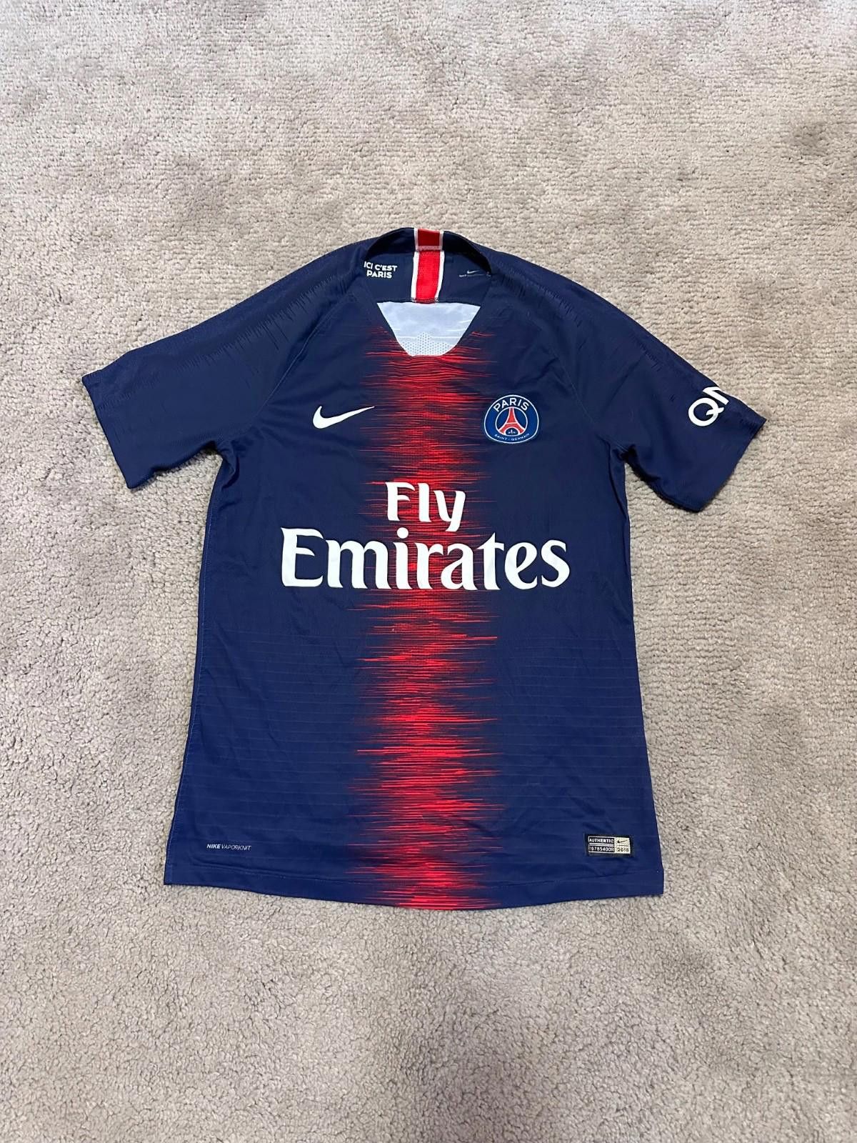Nike PSG 2018/2019 HOME FOOTBALL SHIRT NIKE SOCCER JERSEY SIZE S Size US S / EU 44-46 / 1 - 1 Thumbnail