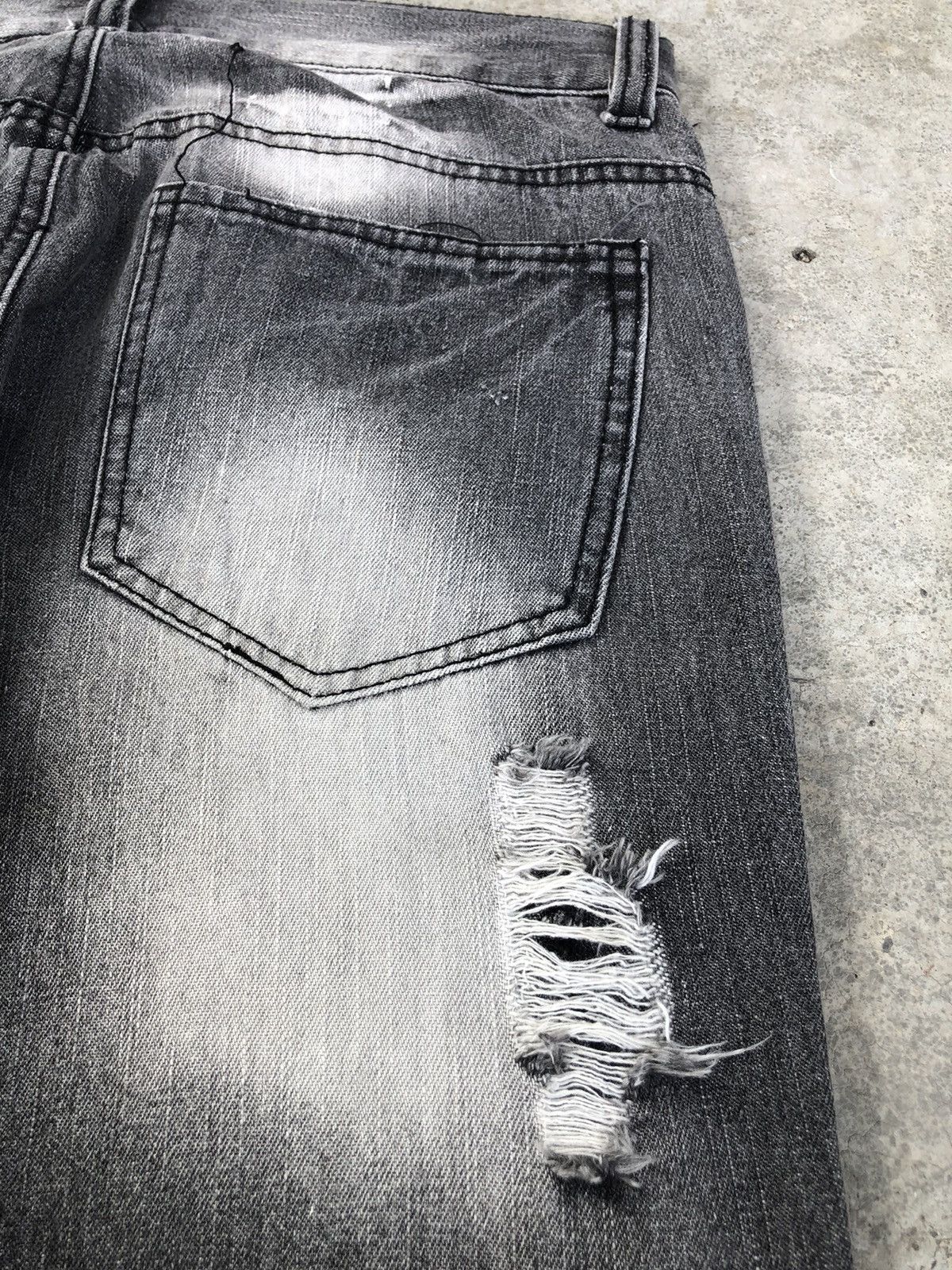 Who Decides War Japanese LOWBOX Flared Jeans Distressed Jeans Size US 30 / EU 46 - 18 Thumbnail