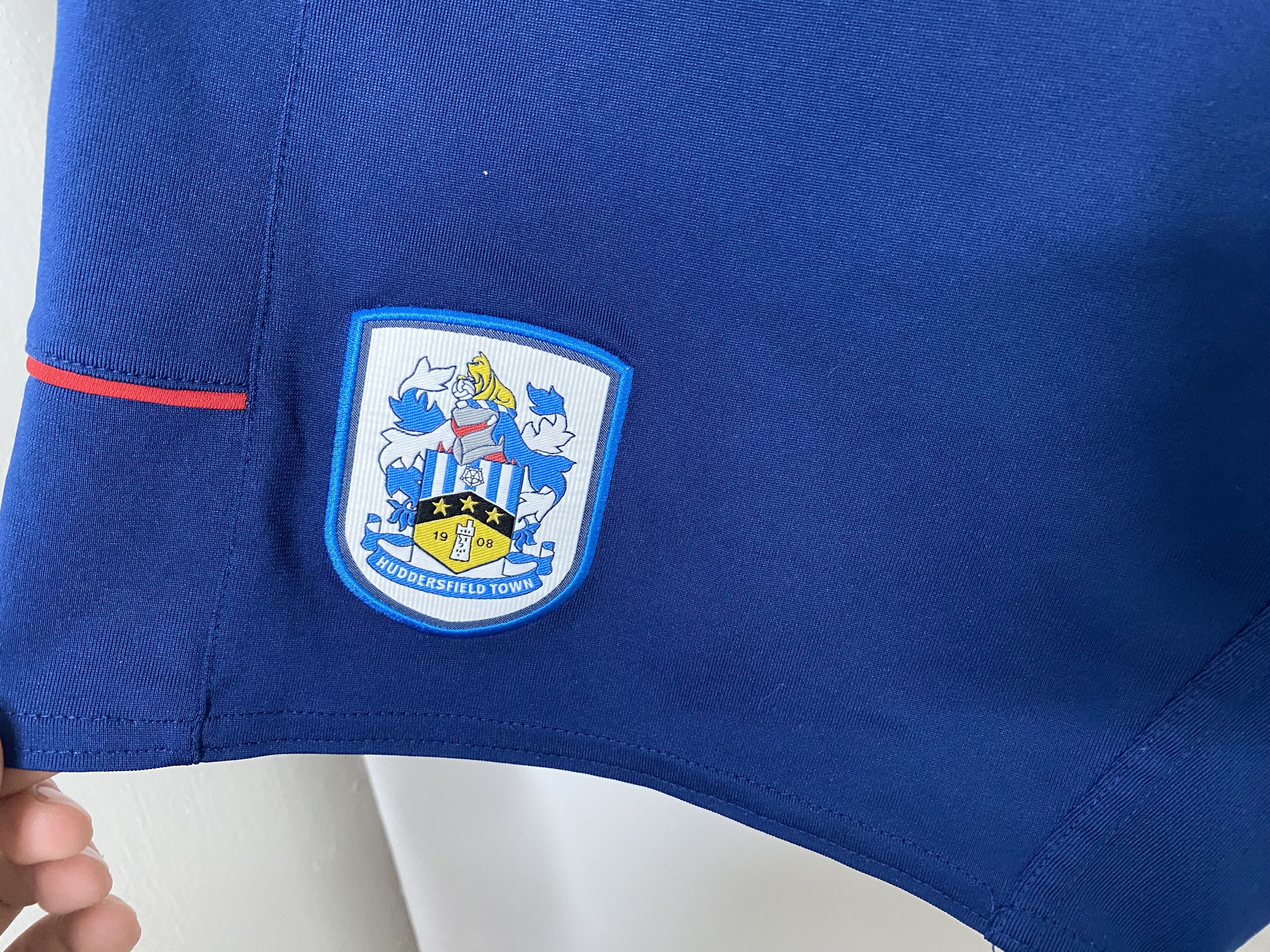 Umbro HUDDERSFIELD TOWN 2017 HOME FOOTBALL SHORTS SOCCER UMBRO Size US 32 / EU 48 - 4 Thumbnail