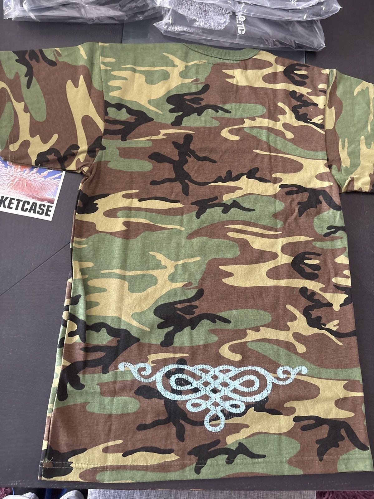 basketcase gallery Basketcase gallery cryptkeeper camo tee t-shirt Size US M / EU 48-50 / 2 - 5 Thumbnail