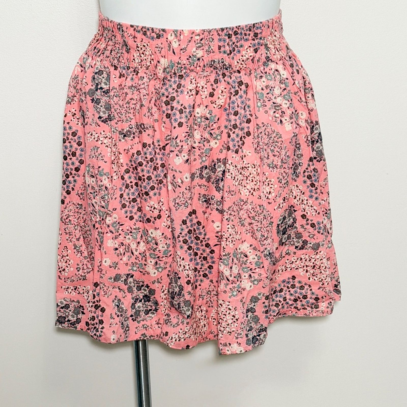 H&M H&M Pink Floral A-Line pleated Skirt Size 29" - 1 Thumbnail