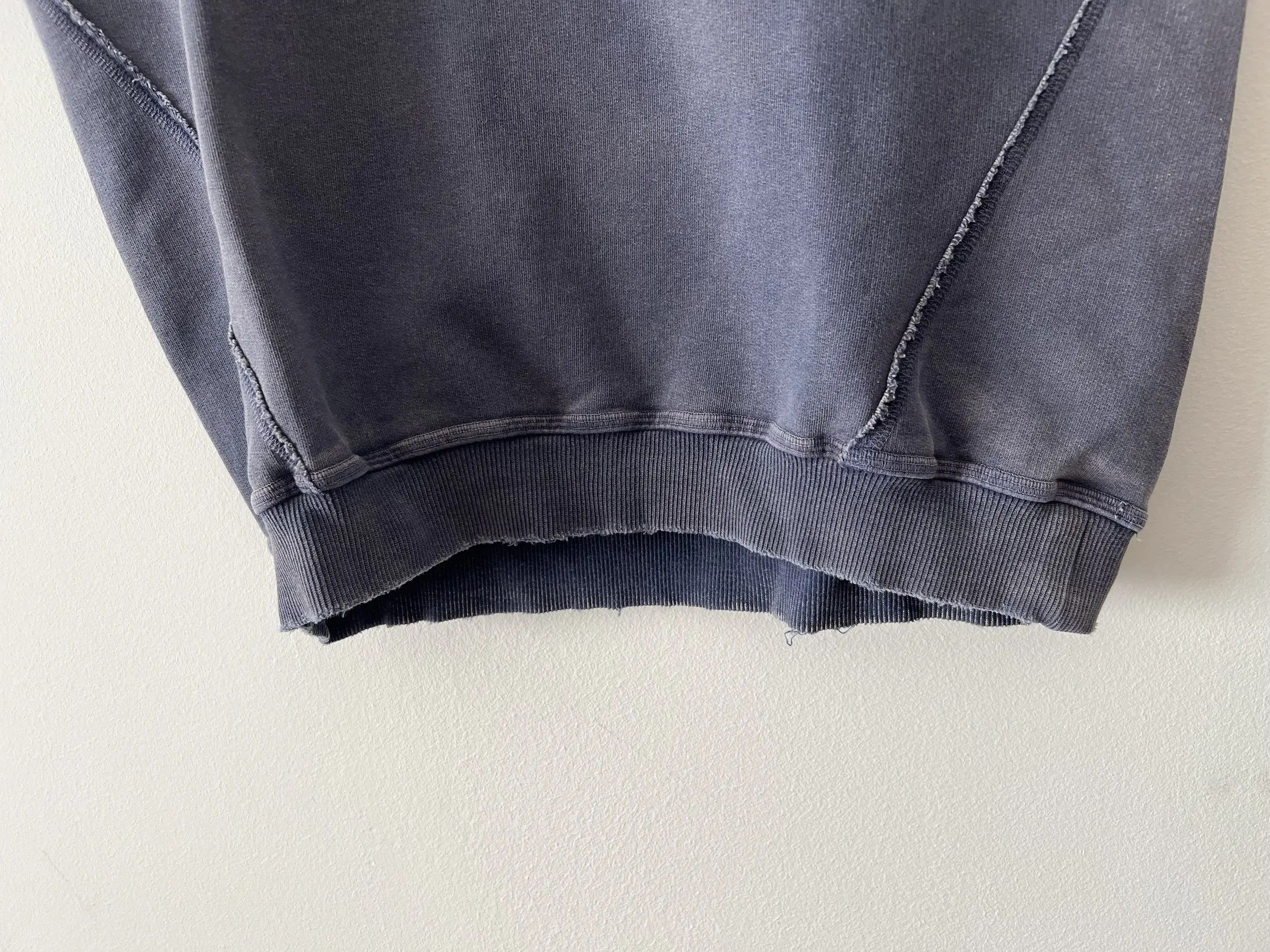 Pierre Balmain Sweatshirt Sleeveless Size US M / EU 48-50 / 2 - 7 Thumbnail