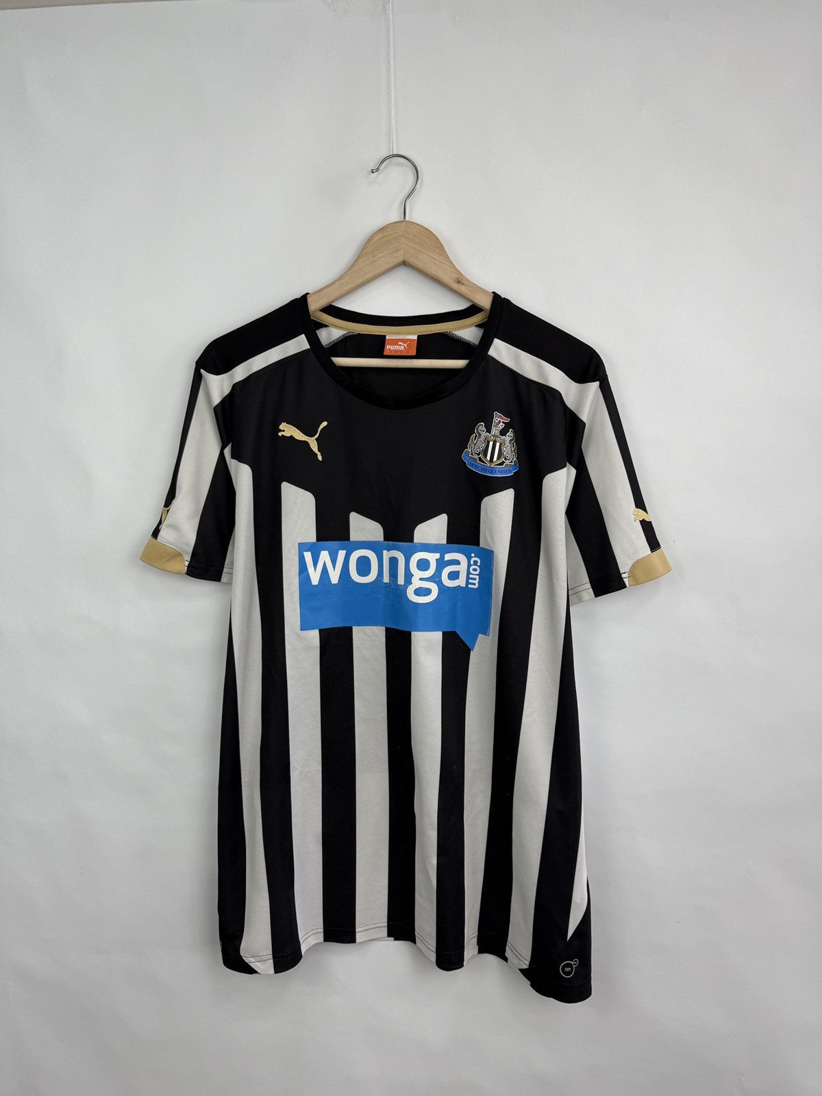 Puma 🏴󠁧󠁢󠁥󠁮󠁧󠁿 Y2K Newcastle United Puma Soccer Jersey Rare Retro Hype Size US L / EU 52-54 / 3 - 3 Thumbnail