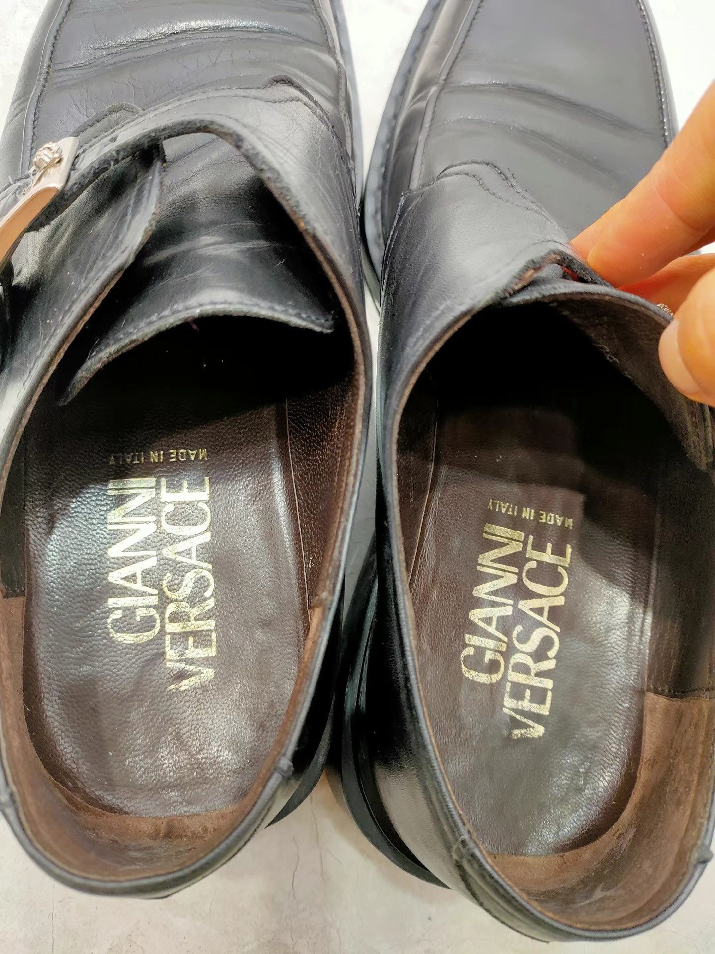 Versace Versace Men's Black Top Layer Cowhide Leather Shoes K29 Size US 6 / EU 39 - 4 Thumbnail