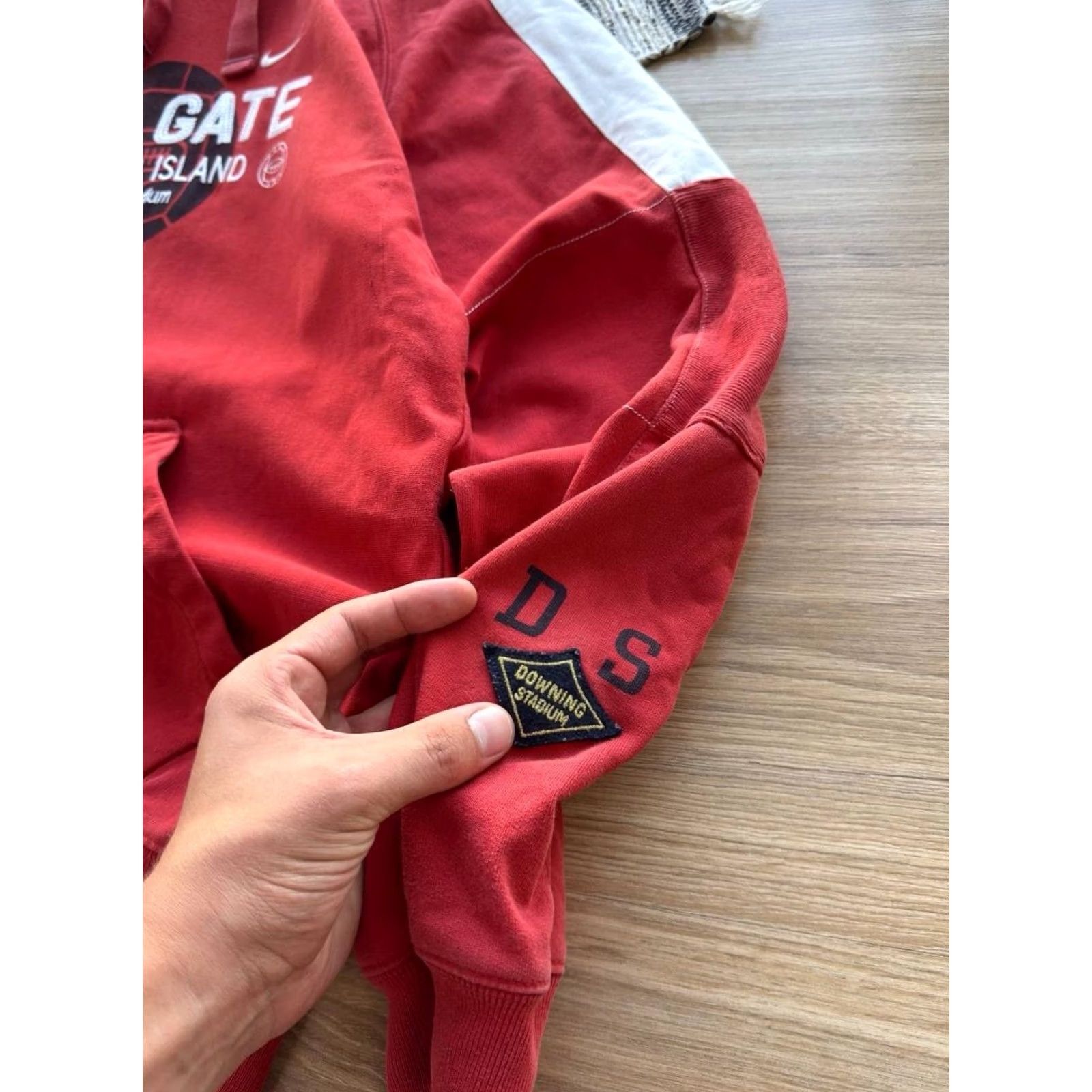 Nike VINTAGE Nike Hell Gate 2006 DOWNING STADIUM Hoodie Red S Mens Hoodie Red Nike Hell Gate 2006 Vintage Downing Stadium Hoodie Mens S Size US S / EU 44-46 / 1 - 6 Thumbnail