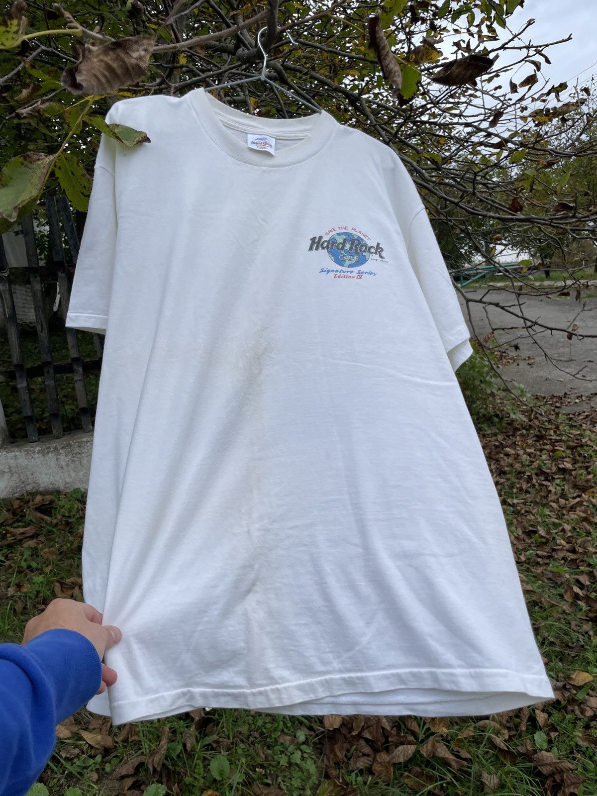 Hard Rock Cafe Hard Rock Cafe Save The Planet 1991 Queen Innuendo T shirt Size US XL / EU 56 / 4 - 9 Thumbnail