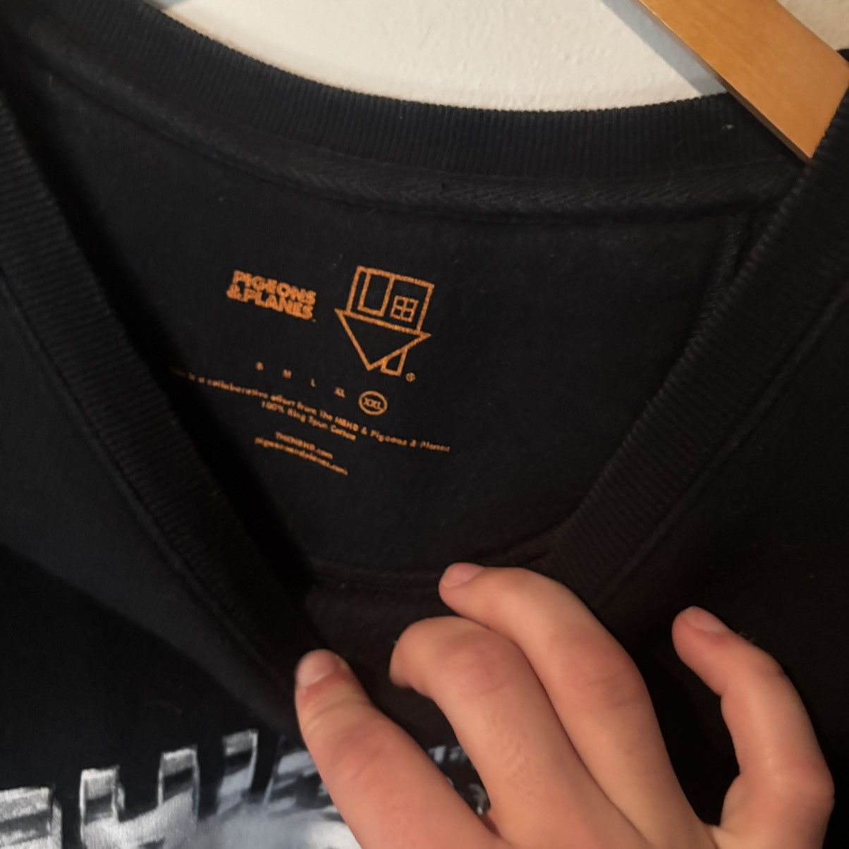 Band Tees The Neighborhood x Pigeons & Planes Crewneck Size US XXL / EU 58 / 5 - 2 Thumbnail