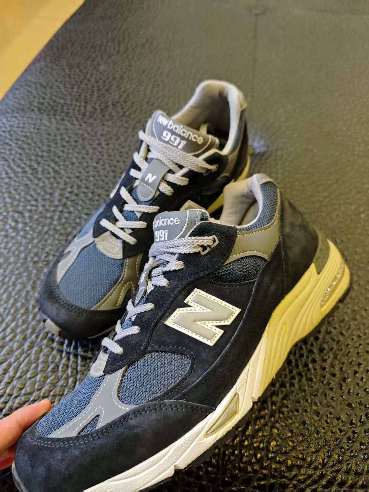 New Balance NEW BALANCE 991NV Men's UK Navy Retro Running Shoes Size US 9.5 / EU 42-43 - 2 Thumbnail
