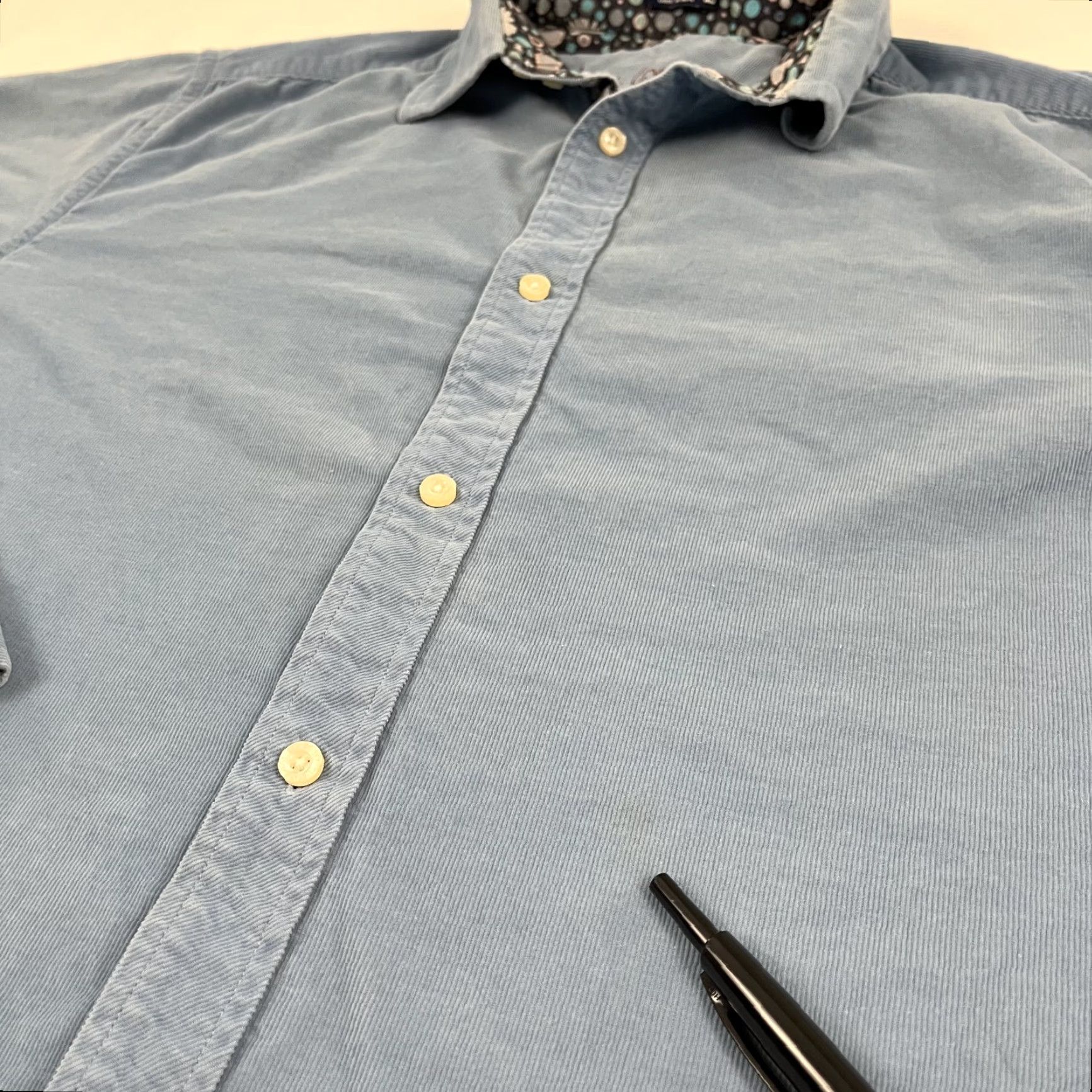 Robert Graham VINTAGE Robert Graham Shirt Men XL Blue Corduroy Button Up Preppy Casual Cotton L/S (Fair Condition) Size US XL / EU 56 / 4 - 7 Thumbnail