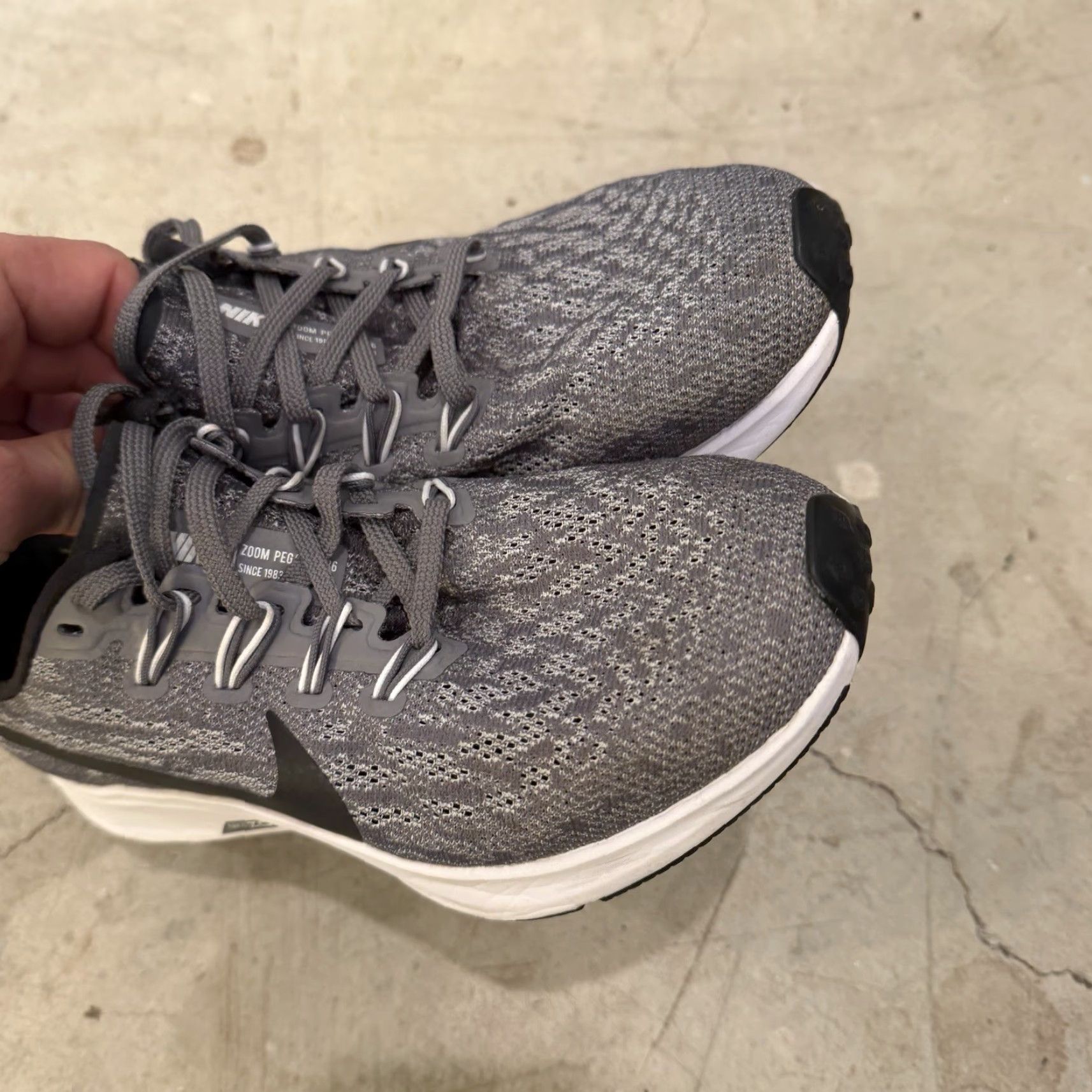 Nike Nike Zoom Pegasus 36 TB Womens Sneaker Gray Black White BV1777-002 6 WMSN Women's Size US 4 / IT 34 - 5 Thumbnail
