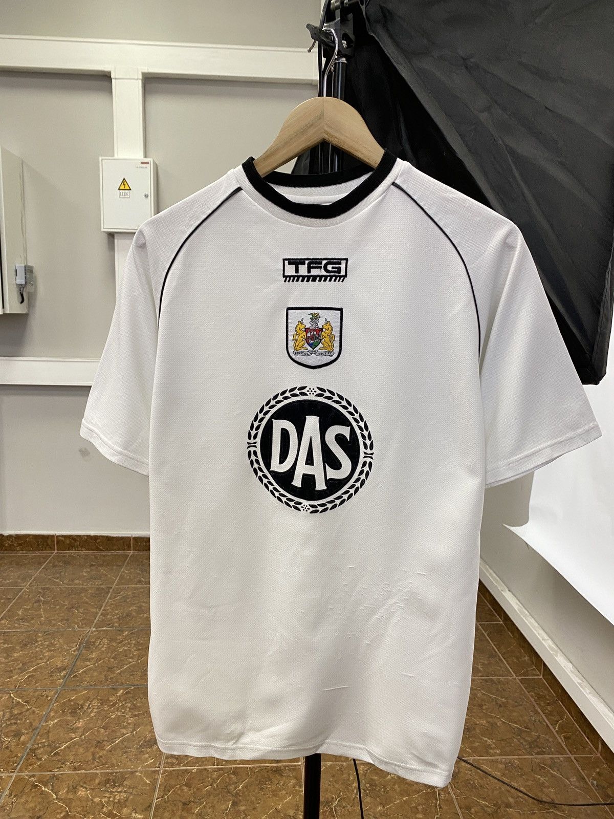 Vintage 🏴󠁧󠁢󠁥󠁮󠁧󠁿 Vintage 90s TFG Bristol City Soccer Jersey Rare Retro Hype Size US S / EU 44-46 / 1 - 1 Thumbnail