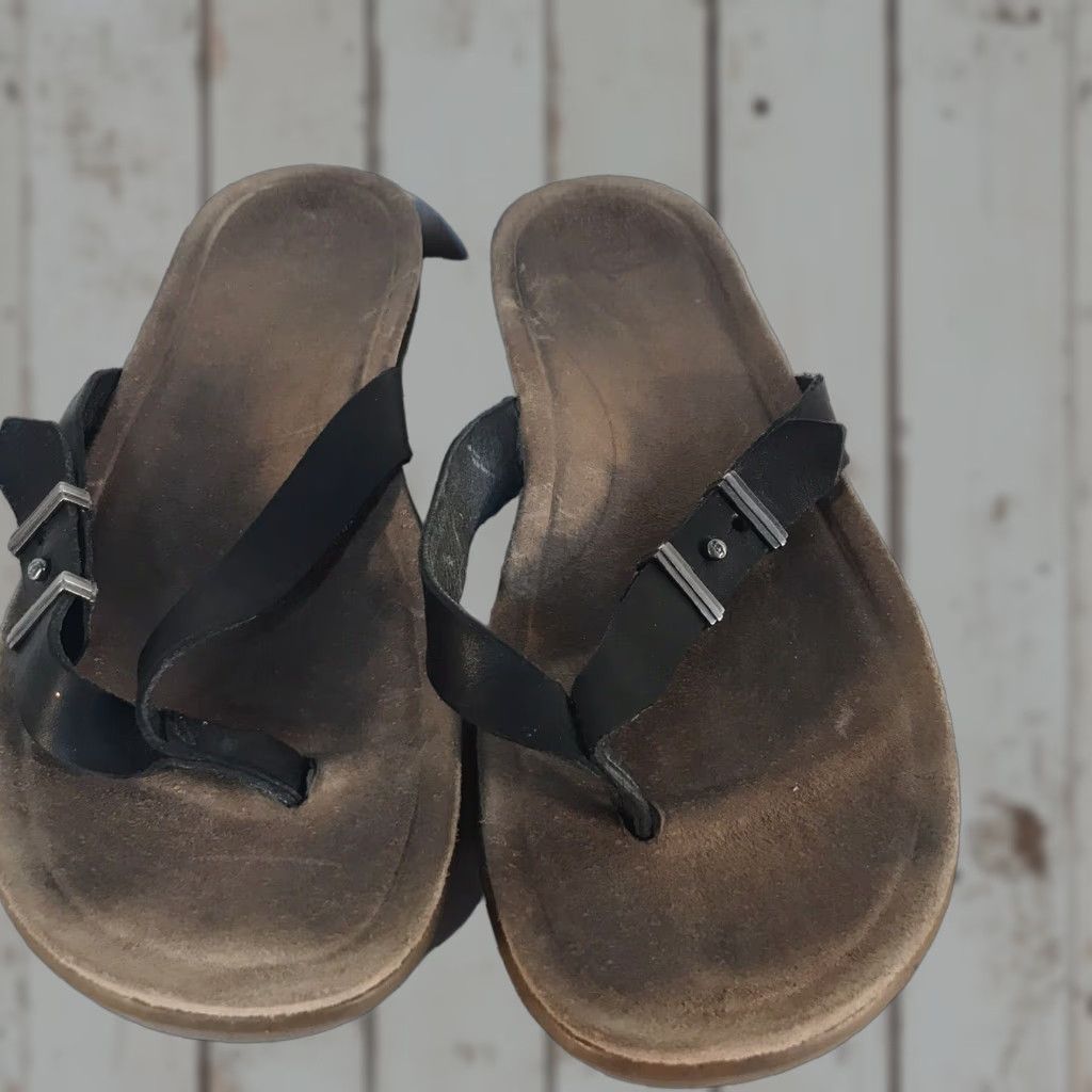 Ugg Ugg Women’s Leather Flip Flops Size 9 Black Adjustable Sandals Summer Casual Comfort Size US 9 / IT 39 - 1 Thumbnail