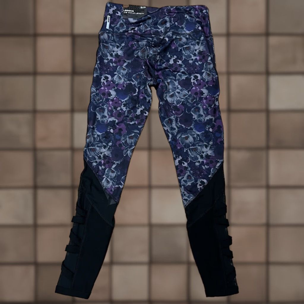 Reebok VINTAGE Reebok Women's Athletic Leggings Size Small Ankle Purple Floral Sport Activewear Size 28" / US 6 / IT 42 - 1 Thumbnail