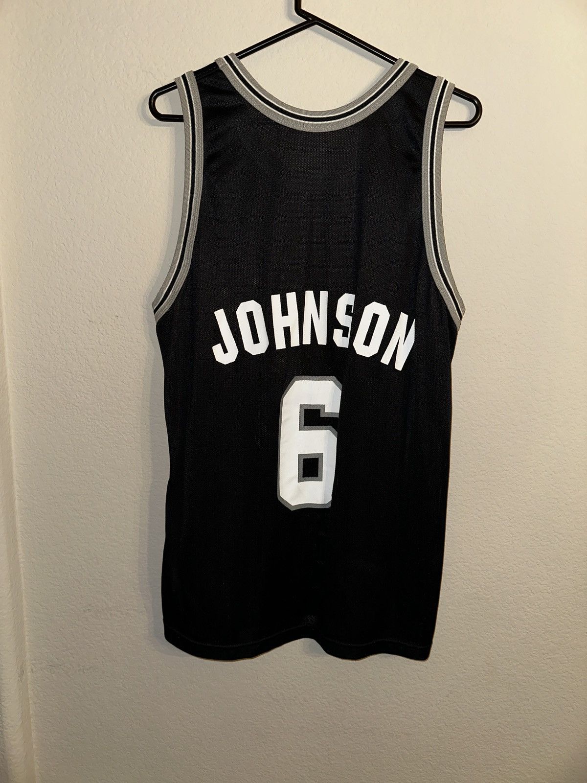 image of VTG 90's Nba Champion San Antonio Spurs A. Johnson 6 Jersey in Black, Men's (Size Large)