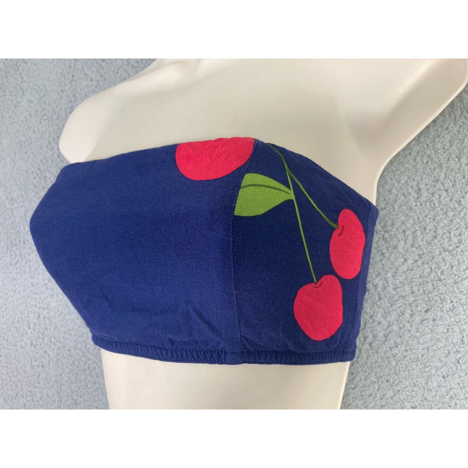 Forever 21 Forever 21 Women's S Cherry Print Tube Top Casual Fashion Size S / US 4 / IT 40 - 5 Thumbnail