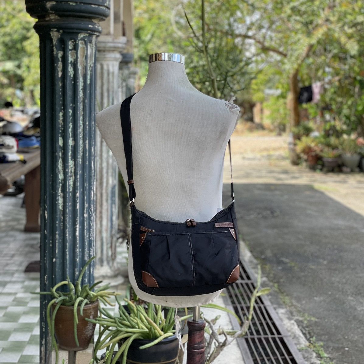 U.P renoma Black Sling Bag/Crossbody