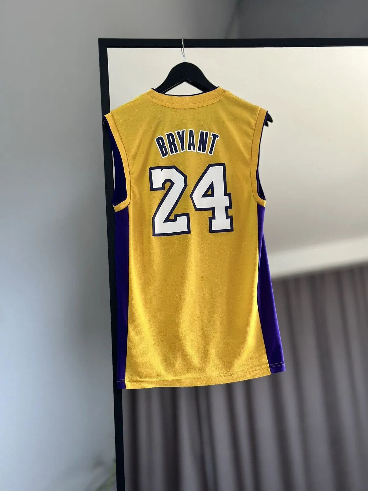NBA Los Angeles Lakers Basketball Jersey Adidas NBA Kobe BRYANT Size US XS / EU 42 / 0 - 12 Thumbnail