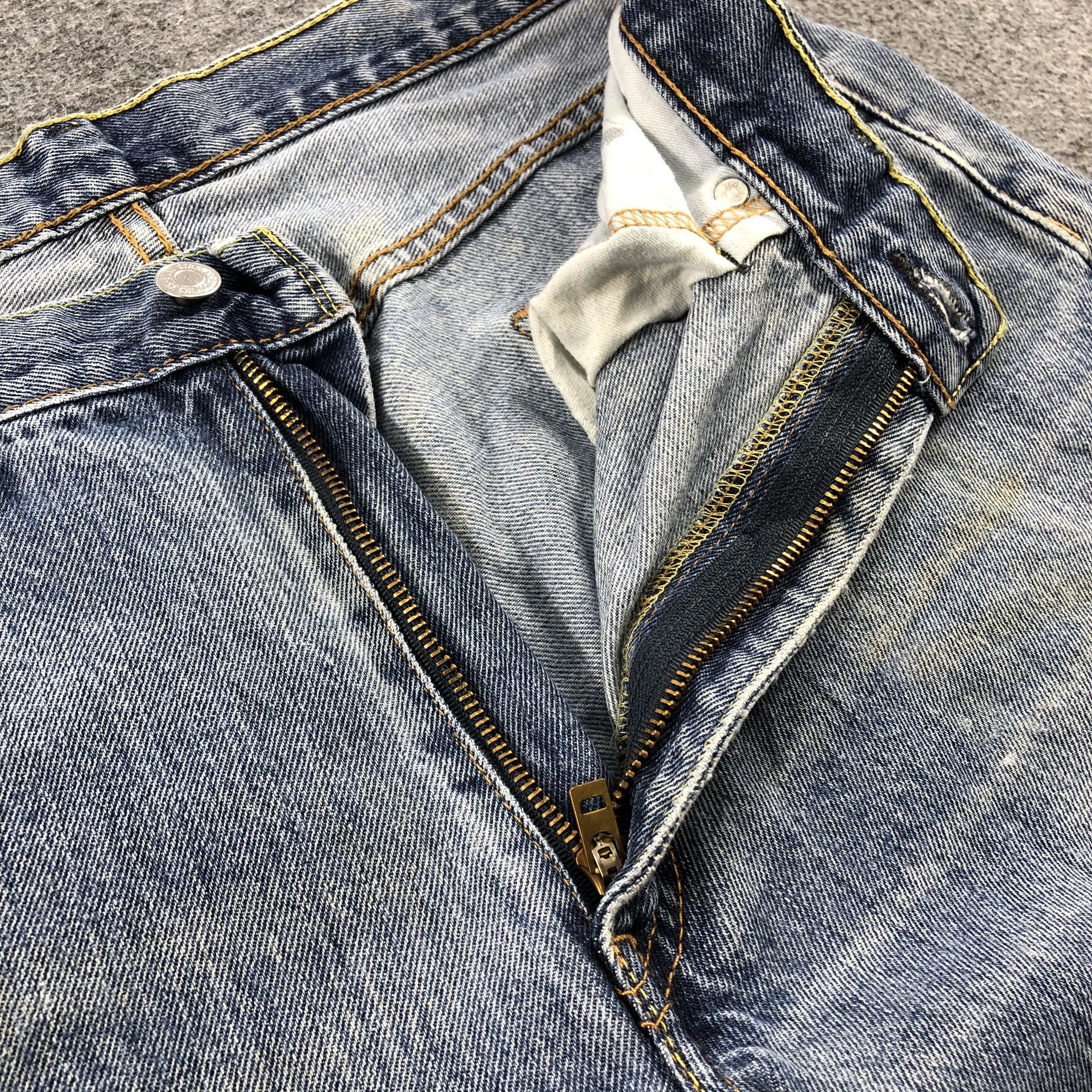 Levi's Vintage Levis 550 Jeans Faded Blue Distressed Denim KJ419 Size US 34 / EU 50 - 8 Thumbnail