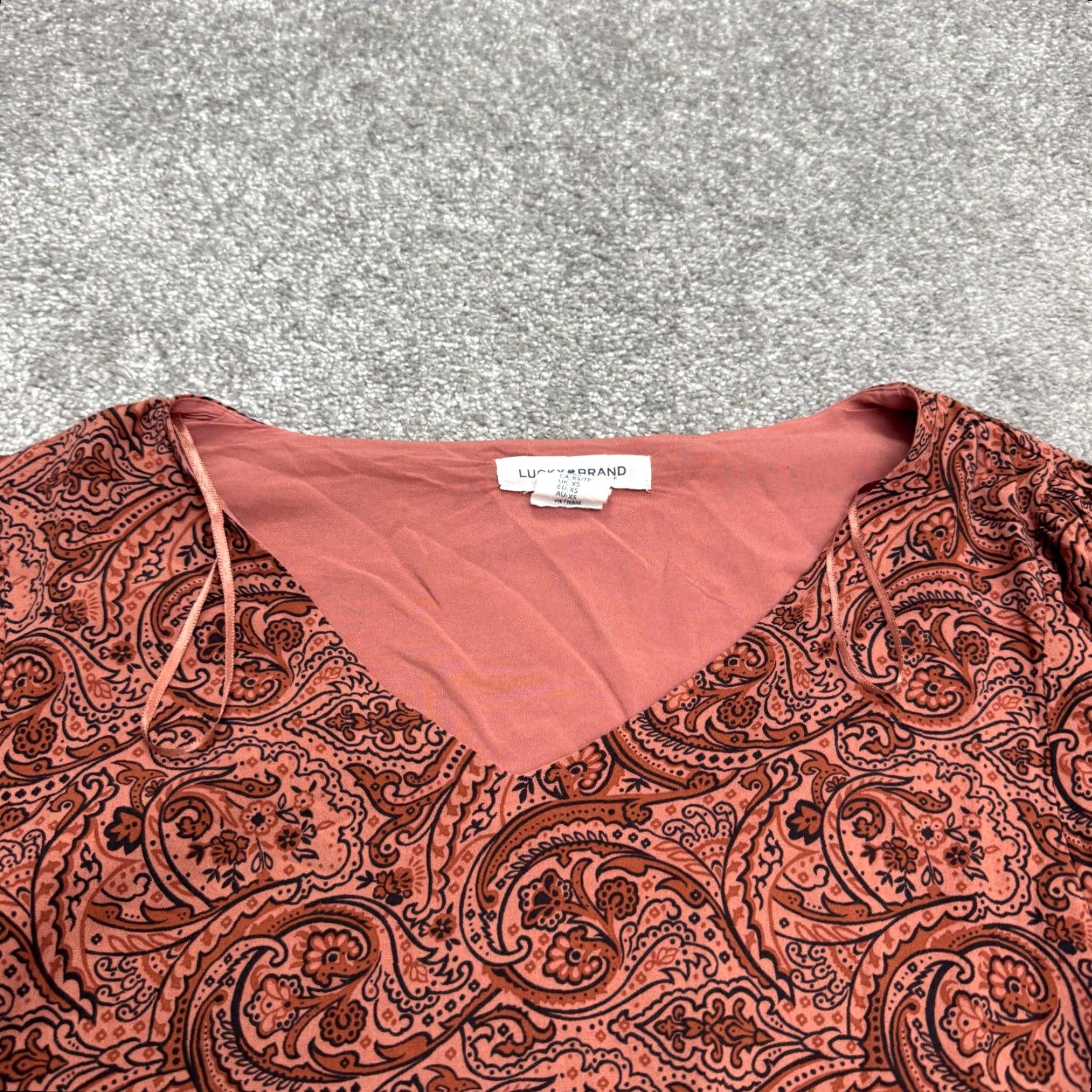 Lucky Brand VINTAGE Lucky Brand Paisley Boho Short Sleeve Mini Dress Womens XS Red Rayon Casual Summer Size XS / US 0-2 / IT 36-38 - 3 Thumbnail