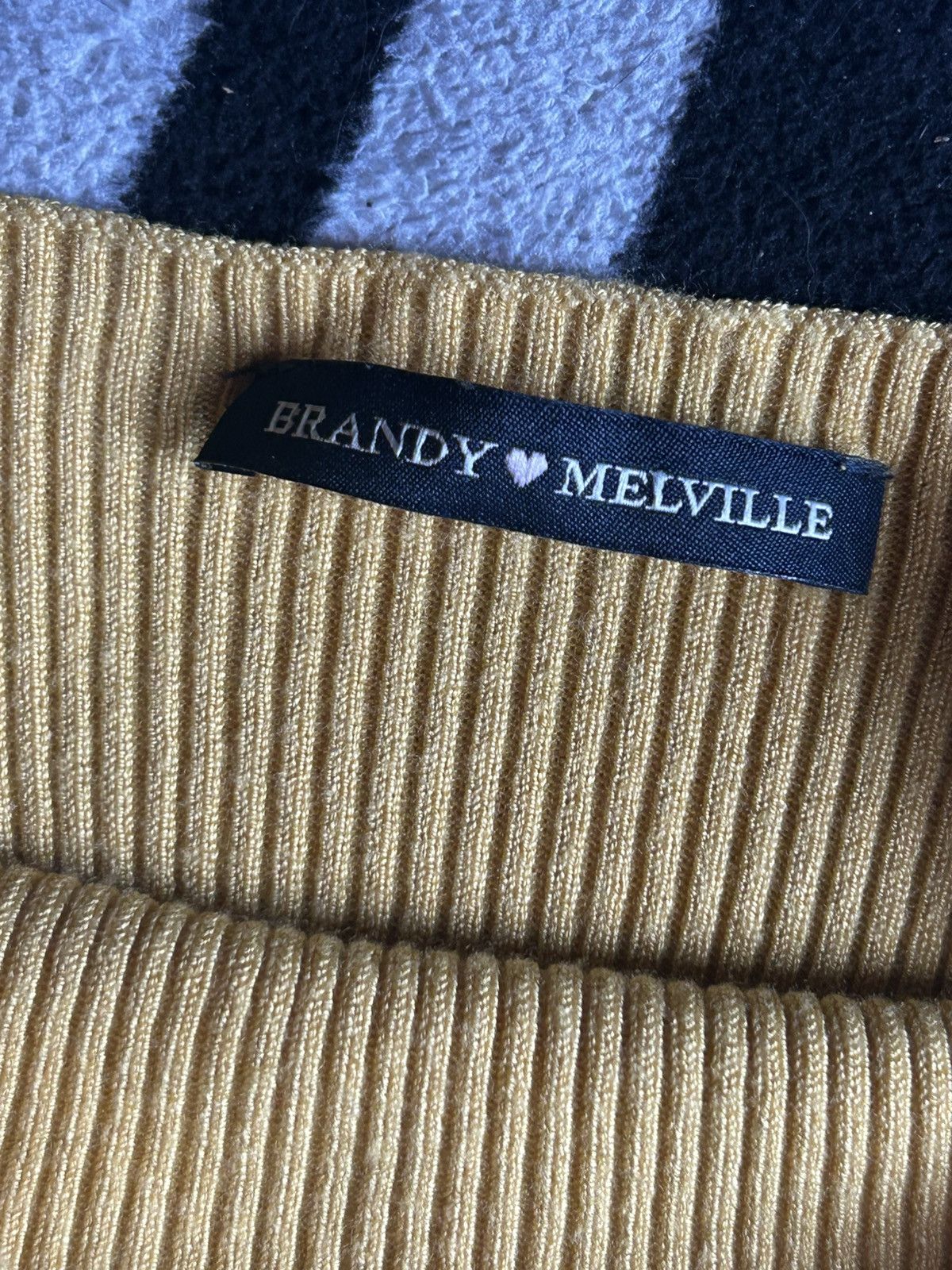 Brandy Melville Brandy Melville Tank Size XS / US 0-2 / IT 36-38 - 2 Thumbnail
