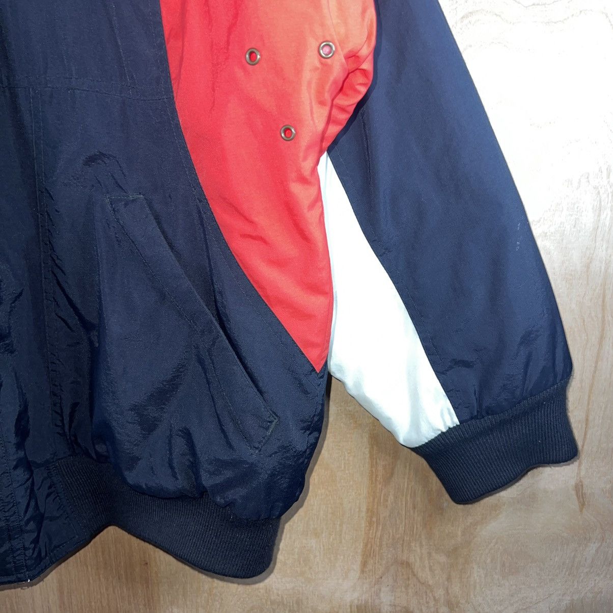 Apex One VINTAGE 90s APEX ONE NBA CHICAGO BULLS LOGO PUFFER JACKET Size US L / EU 52-54 / 3 - 5 Thumbnail