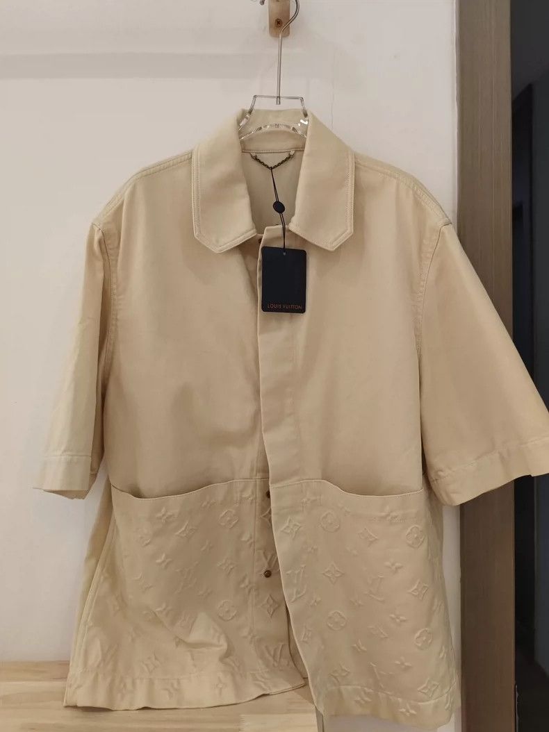 Louis Vuitton Louis Vuitton Beige Embossed Short Sleeve Shirt Size US M / EU 48-50 / 2 - 1 Thumbnail