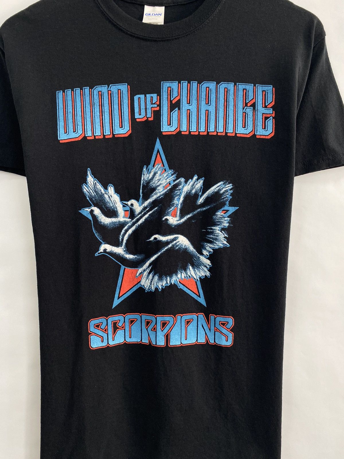 Gildan 🇩🇪 Vintage Scorpions Wind Of Change T-Shirt Rare Retro Y2K Size US M / EU 48-50 / 2 - 4 Thumbnail