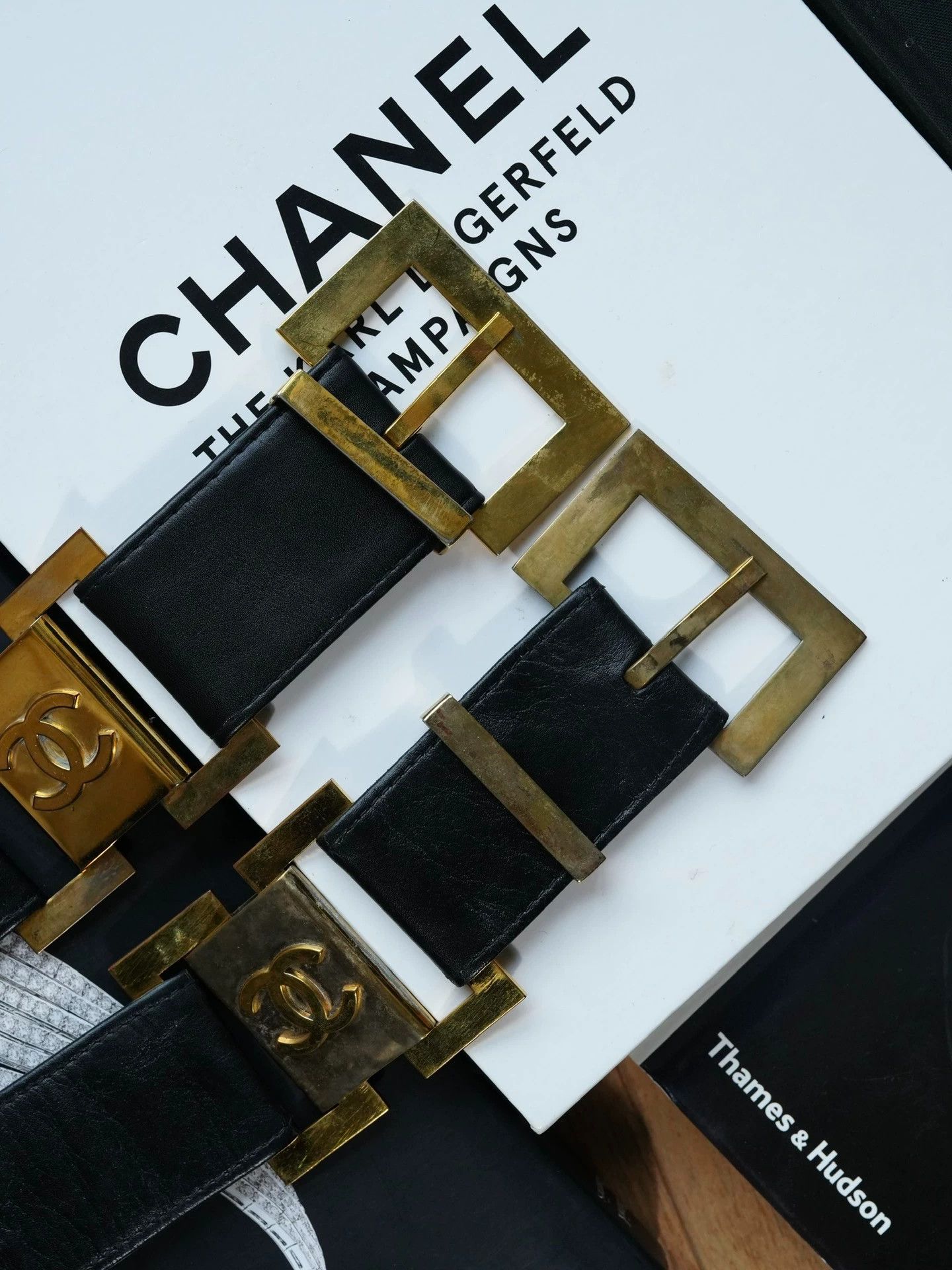 Chanel Chanel 1990s Vintage Black & Gold Belt Size ONE SIZE - 4 Thumbnail