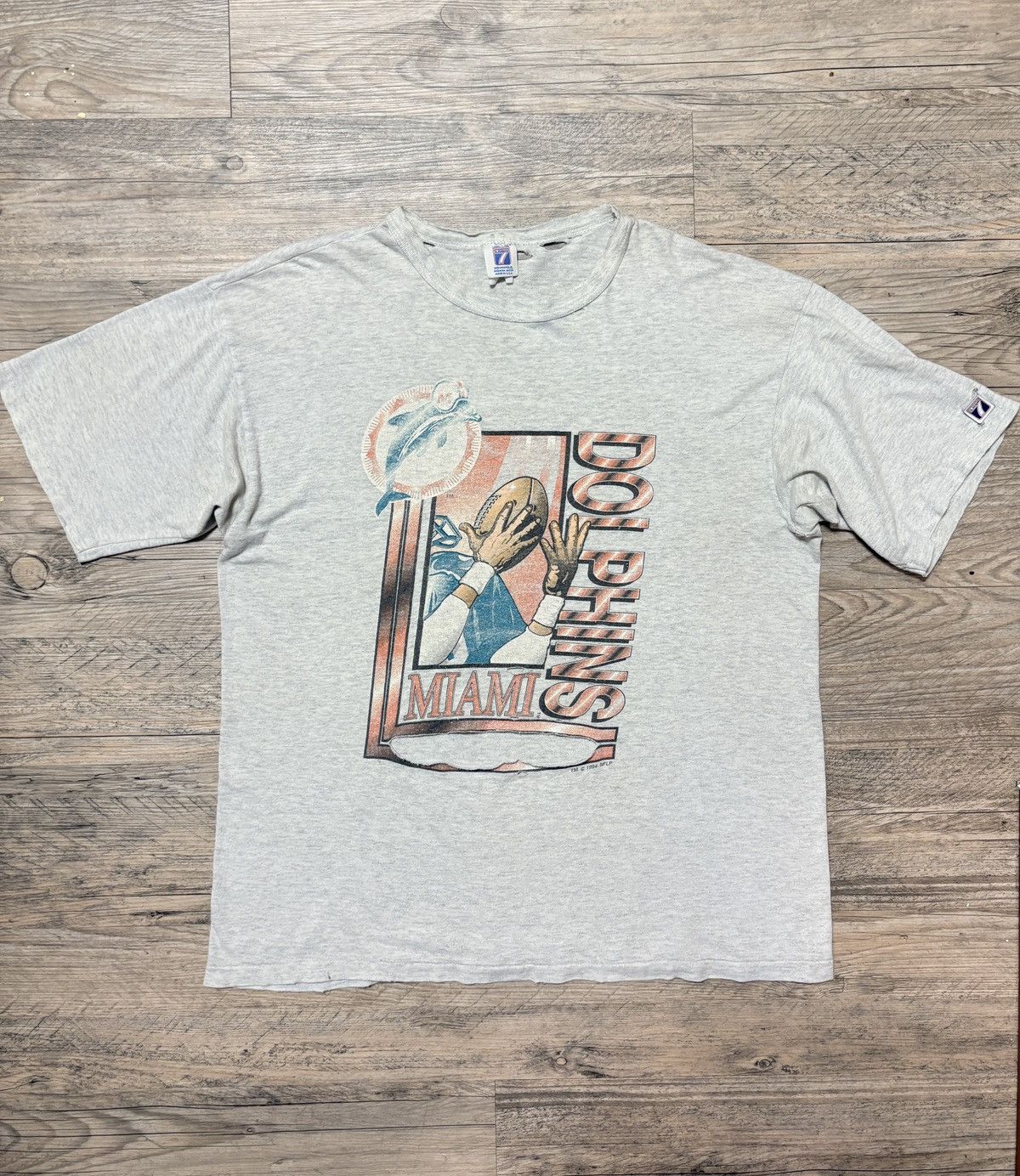 Vintage Vintage thrashed 1994 Miami Dolphins Tee Size US XL / EU 56 / 4 - 1 Thumbnail