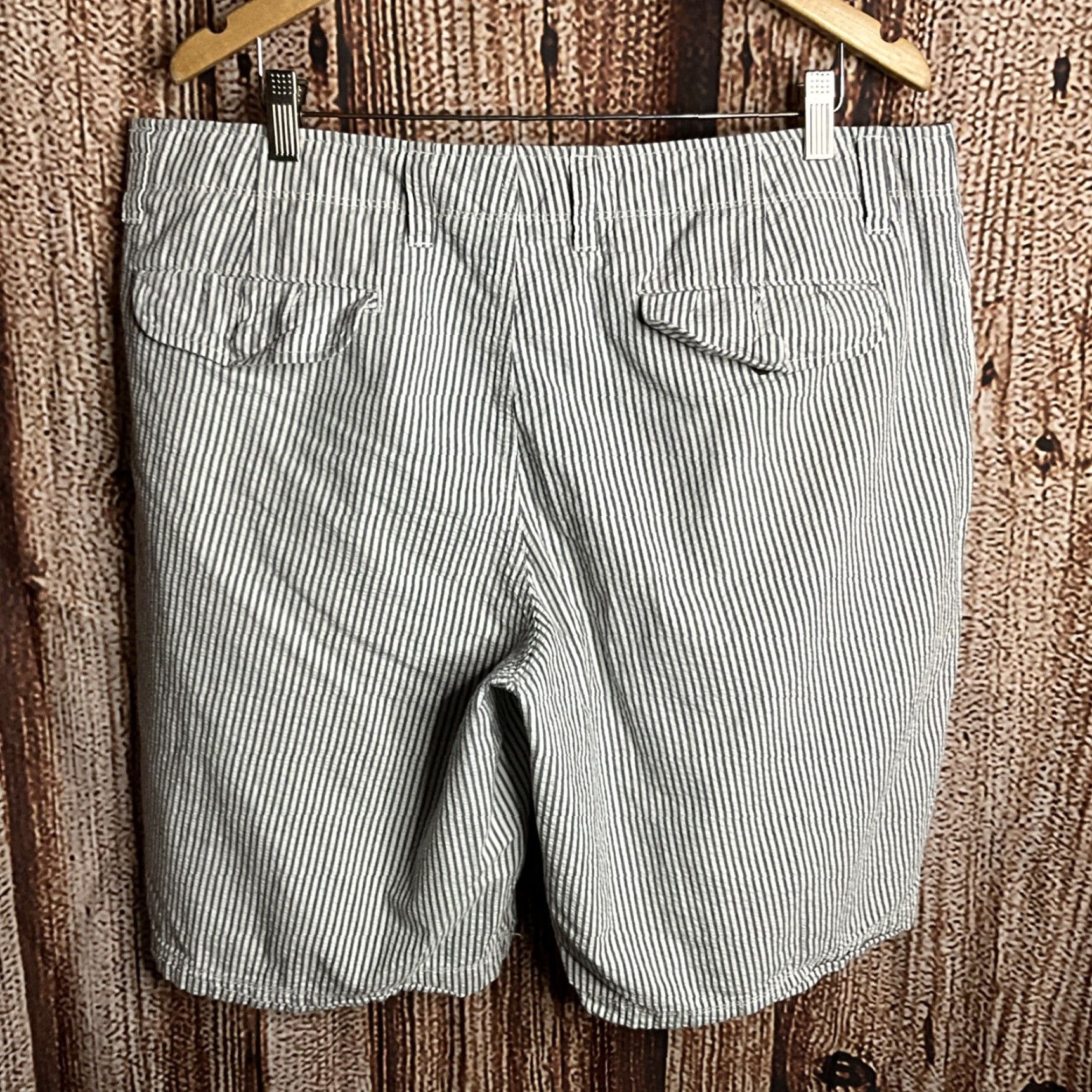 Gap GAP Shorts Men 38 Blue White Striped Chino Seersucker 100% Cotton - Casual, Travel, Golf - Pockets, Button - Regular Fit - Blue, Stripe - 38 Men Size US 38 / EU 54 - 2 Thumbnail
