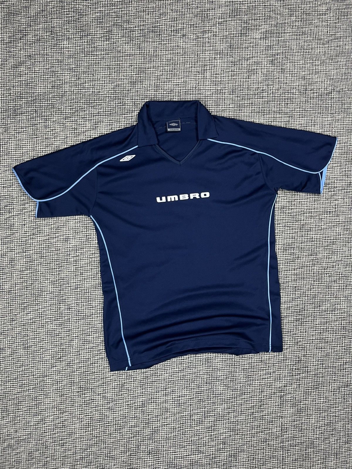 Vintage y2k vintage umbro center logo soccer jersey blokecore Size US M / EU 48-50 / 2 - 1 Thumbnail