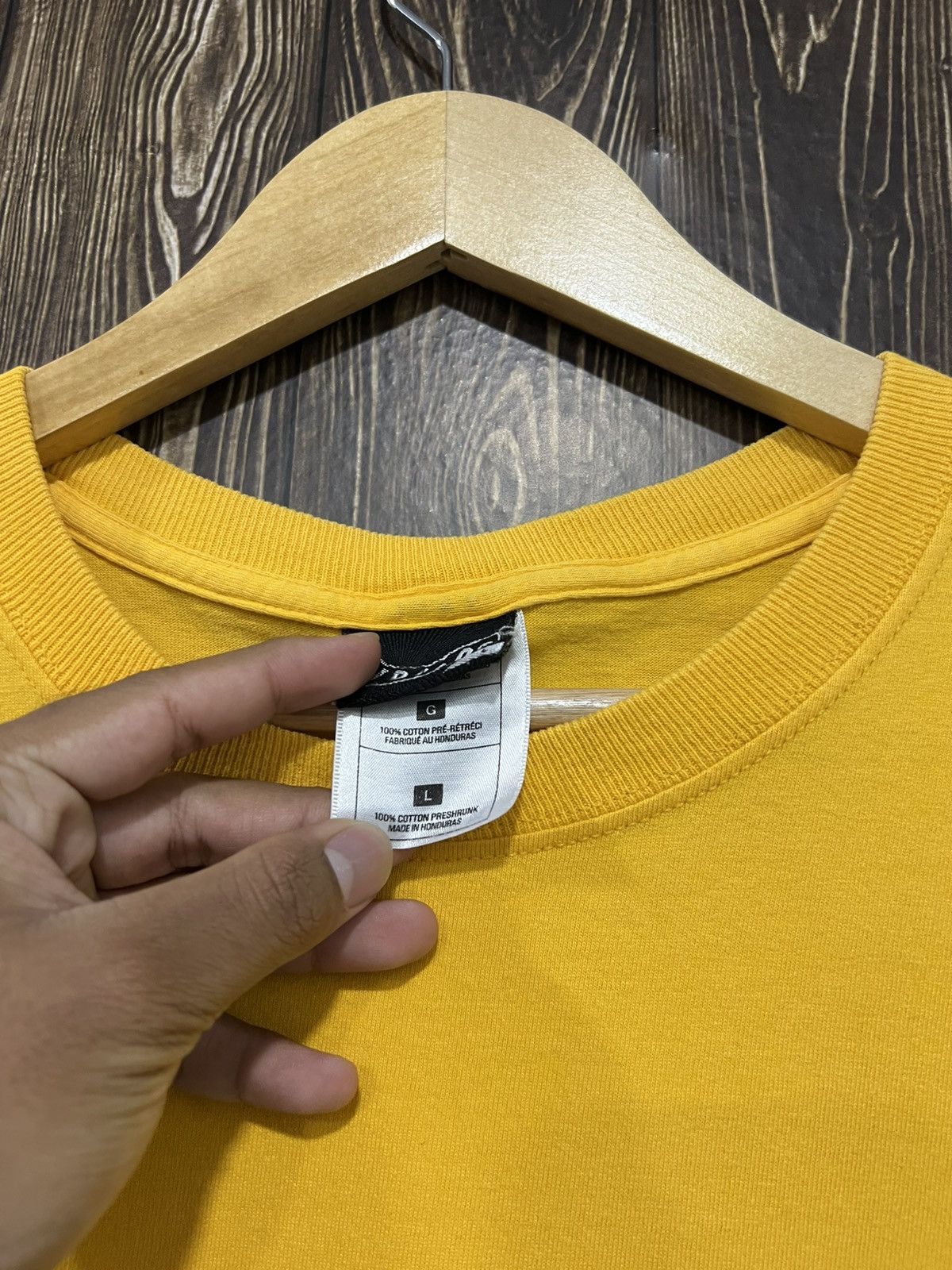 Vintage Volcom Skateboard Spellout Tshirt