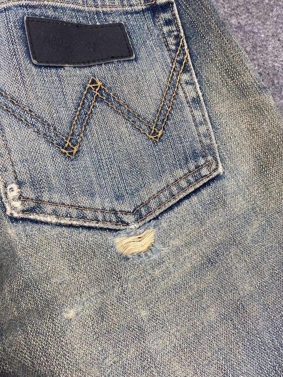 Wrangler vintage wrangler uneven faded distressed denim Size US 32 / EU 48 - 5 Thumbnail