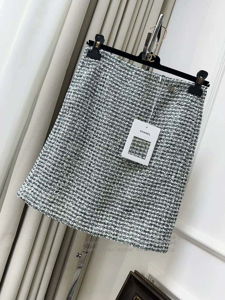 Chanel Chanel 23p preview series green and white sequin embroider Size 24" / US 00 / IT 34 - 1 Thumbnail