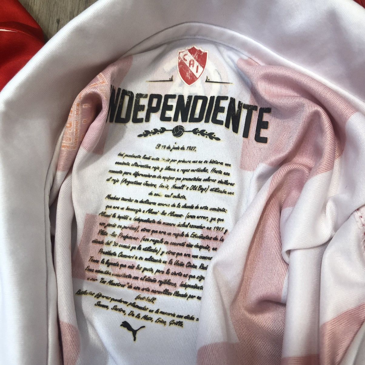 Puma Independiente 12/13 special jersey Size US M / EU 48-50 / 2 - 10 Thumbnail