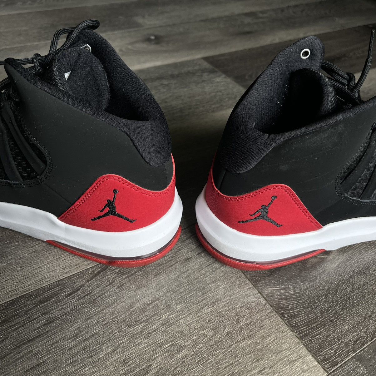 Jordan Brand Jordan Max Aura Black Red Suede Basketball Shoes Size 11.5 Size US 11.5 / EU 44-45 - 5 Thumbnail