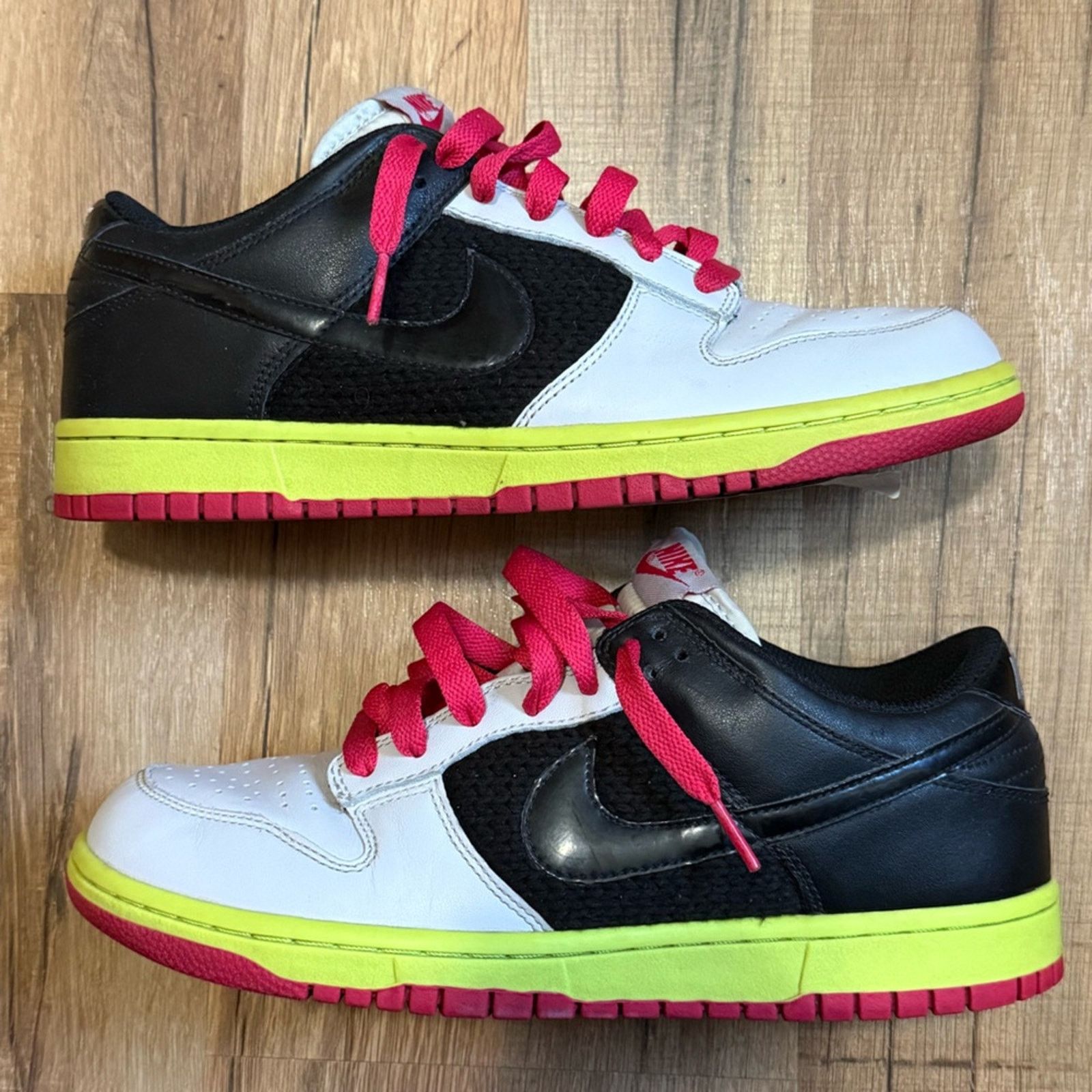 Nike 2008 Nike Dunk Low Neutral Grey Berry Volt Size US 9.5 / EU 42-43 - 1 Thumbnail