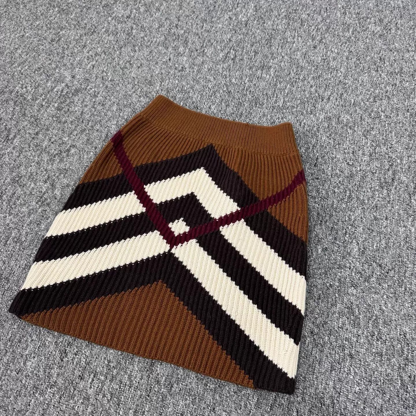 Burberry Burberry Brn Color-Blocked Cashmere-Cotton Knit Skirt S Size 26" / US 2 / IT 38 - 3 Thumbnail