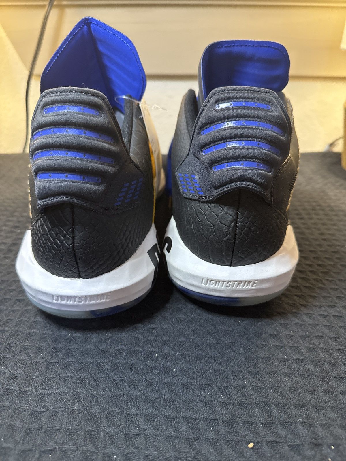 Adidas Adidas Dame 6 Size 12 Size US 12 / EU 45 - 4 Thumbnail