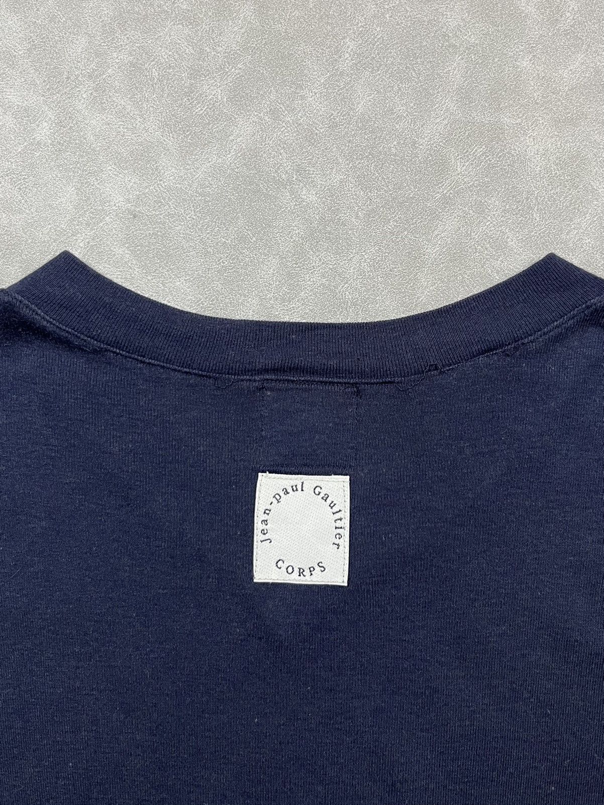 Jean Paul Gaultier 90s JPG vneck tee Size US S / EU 44-46 / 1 - 4 Thumbnail