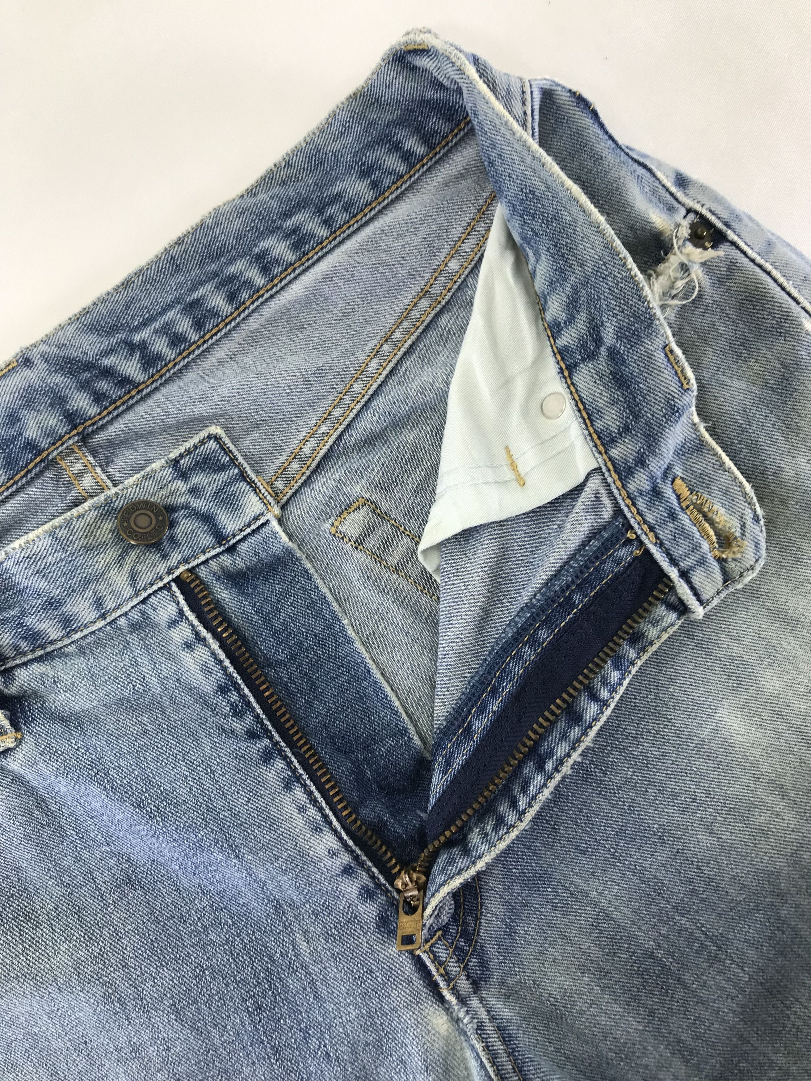 Edwin Vintage Edwin 403 Light Wash Distressed Jeans Size US 30 / EU 46 - 9 Thumbnail
