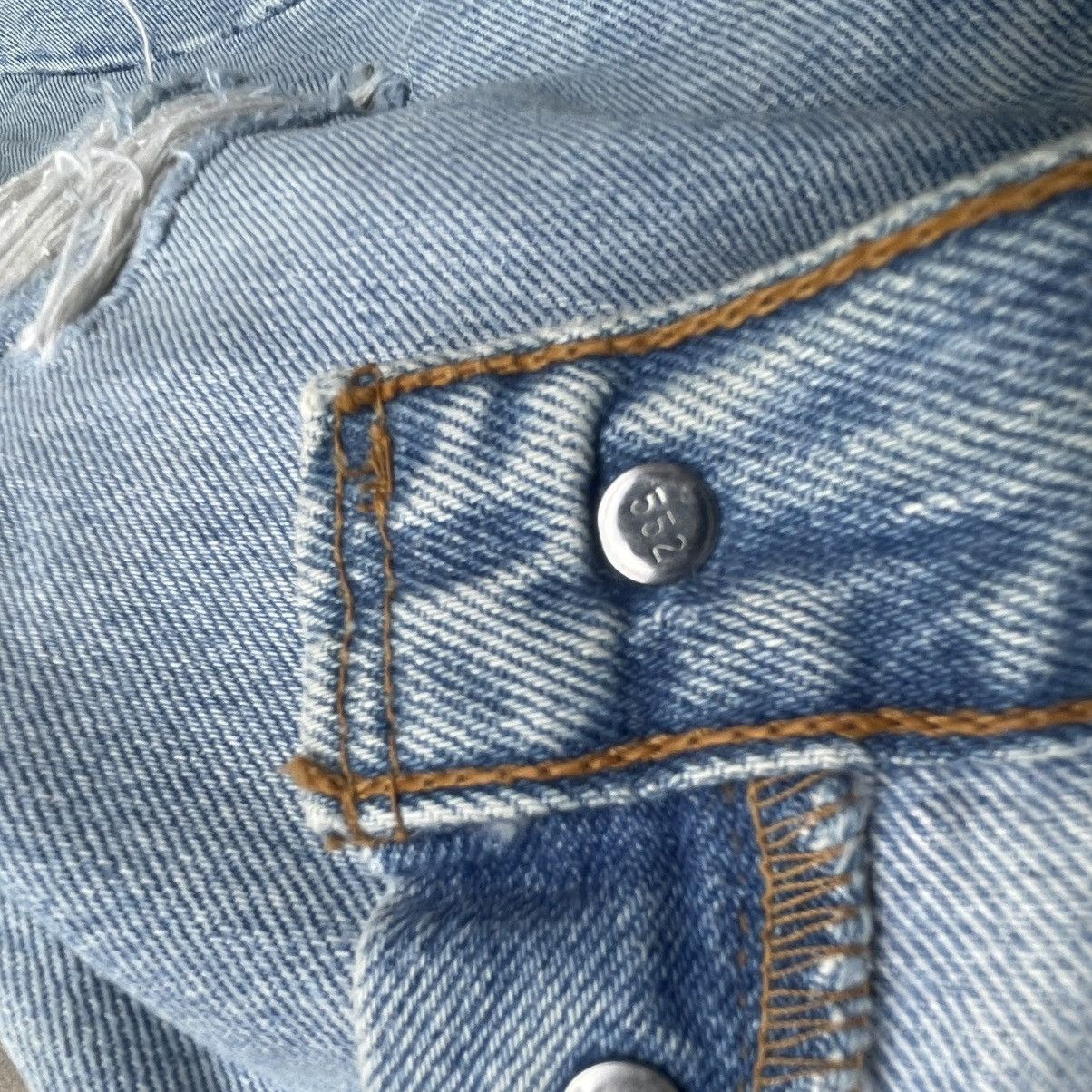 Levi's Vintage Clothing 🔥Vintage Levis 501 Stoned Washed Ripped Distress Denim Jeans Size US 31 - 13 Thumbnail