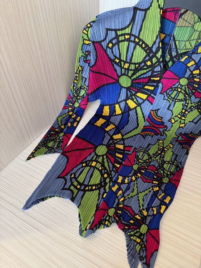 Issey Miyake Issey Miyake size:3 Floral roller coaster print top Size XS / US 0-2 / IT 36-38 - 2 Thumbnail
