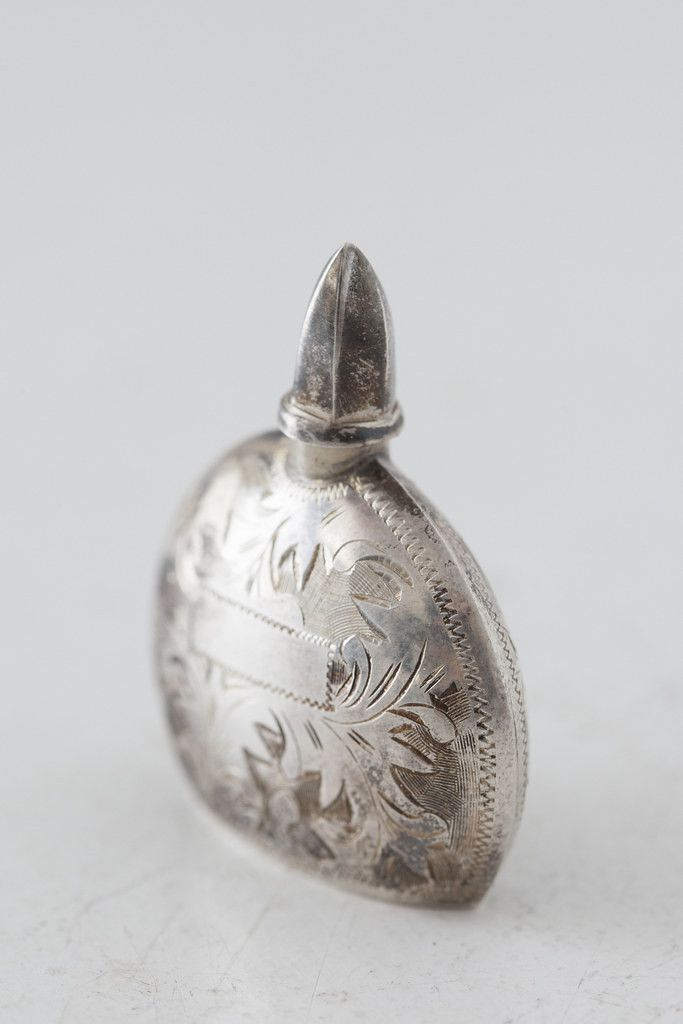 Vintage Vintage silver perfume flask Size ONE SIZE - 1 Thumbnail