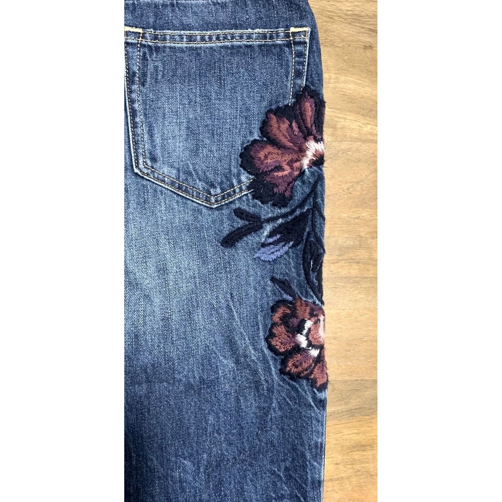 Abercrombie & Fitch Abercrombie & Fitch Jeans NWT Floral 5-Pocket High Rise Girlfriend 00 Women's Blue Denim 26x25 Size 26" / US 2 / IT 38 - 7 Thumbnail