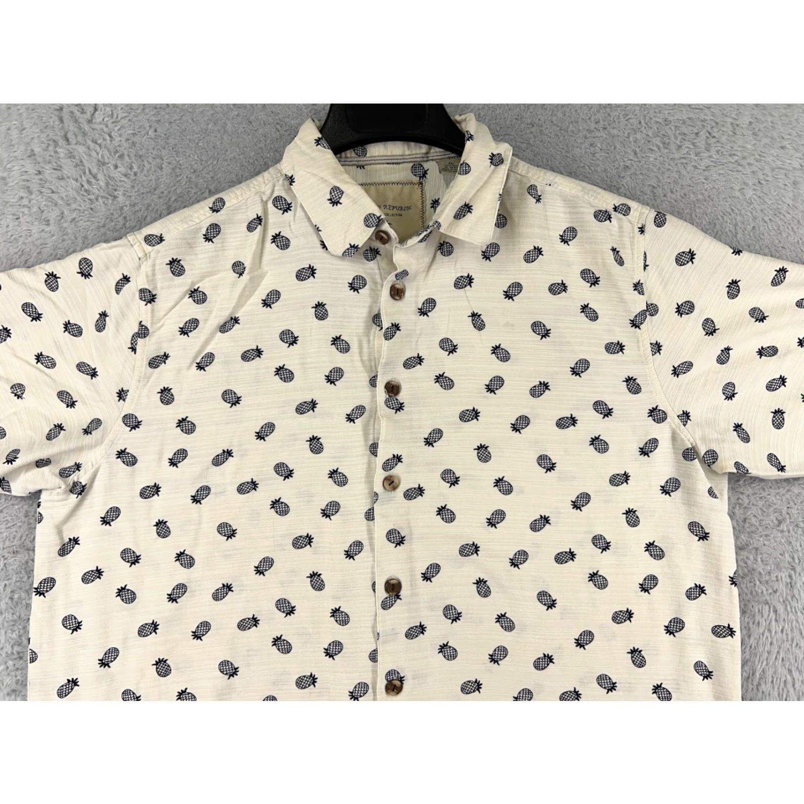 Old Navy VINTAGE Island Republic Shirt Mens XL Ivory Pineapple All Over Print Button Up Size US XL / EU 56 / 4 - 4 Thumbnail